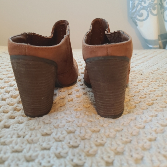 Carlos Santana Hardyn wood block mules/booties - Picture 3 of 6